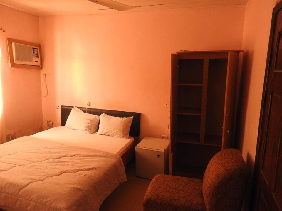 /web/uploads/116/Prince Court Hotel Ila Orangun/room-photos/Standard room (en suite)/princecourt-hotel-ila-ng-ila-orangun-bc-5482513-0.jpg